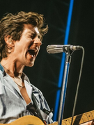 Náhledový obrázek k článku VIDEO: Arctic Monkeys po dlouhá pauze dojali fanoušky romantickou baladou