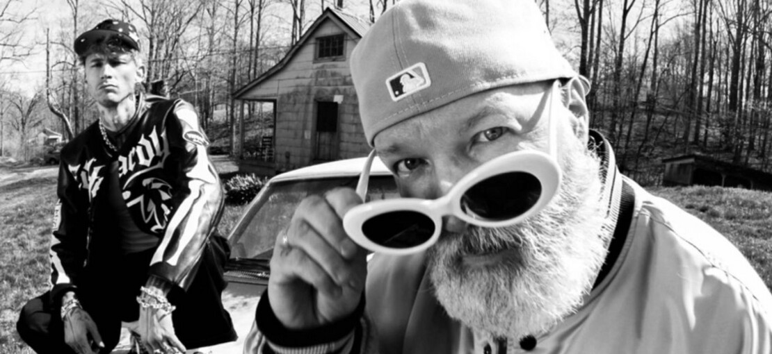 Obrázek k článku GLOSA: MGK a Fred Durst si v překvapivém společném songu kopli do Yungbluda