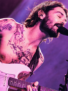 Náhledový obrázek k článku Rock for People začal ve velkém. Biffy Clyro hráli nahoře bez