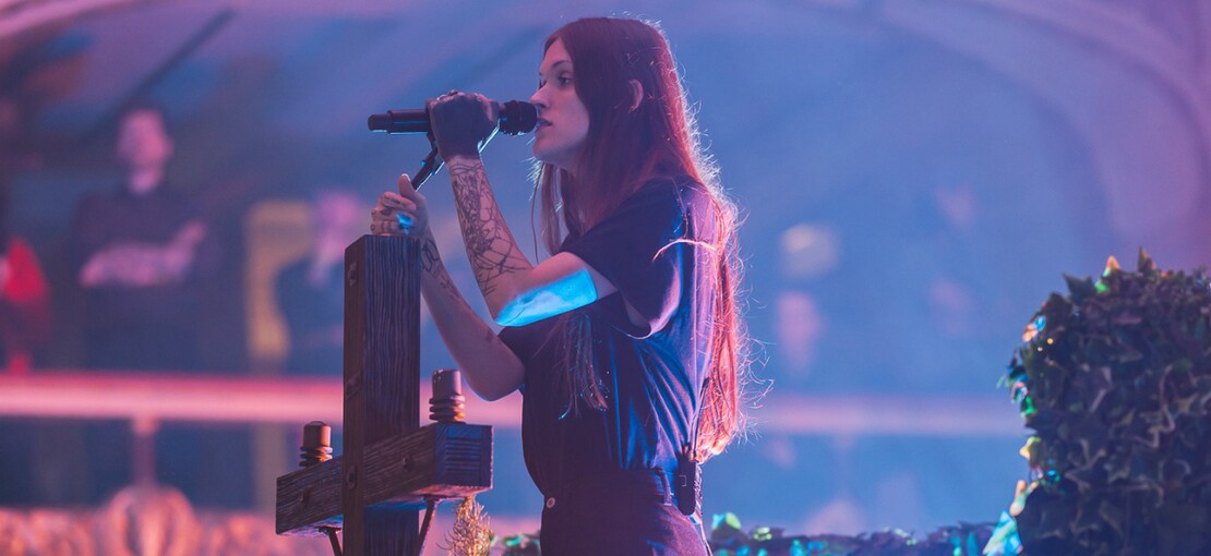 Obrázek k článku NAŽIVO: Intenzivní obřad. Kazatelka Ethel Cain šla na hranu snesitelnosti