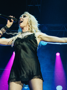 Náhledový obrázek k článku NAŽIVO: Cindy z Grinche dospěla. S kapelou The Pretty Reckless rozhicovala ledovou halu