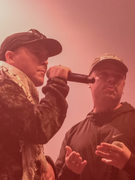 Náhledový obrázek k článku Maďarsko zakázalo skupinu Kneecap. Pokud se pokusí přijet na Sziget, vyhostí je