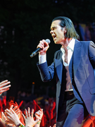 Náhledový obrázek k článku Glosa: Nick Cave na Metronome nekázal. Prožíval s lidmi svůj život