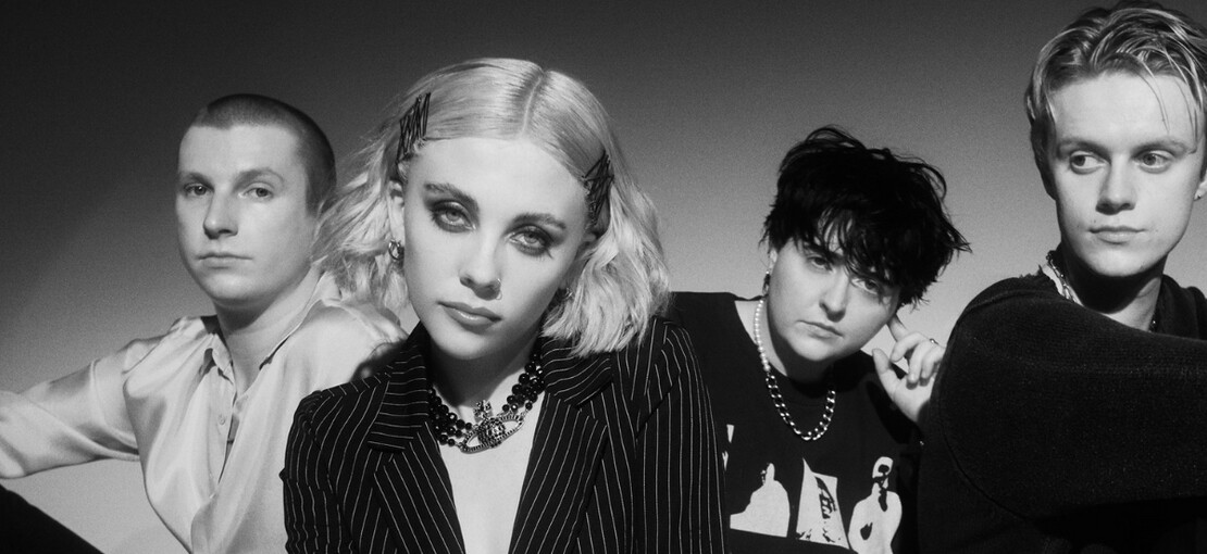 Obrázek k článku RECENZE: Pale Waves sáli mízu od Avril Lavigne. Tenhle pop punk už tu byl