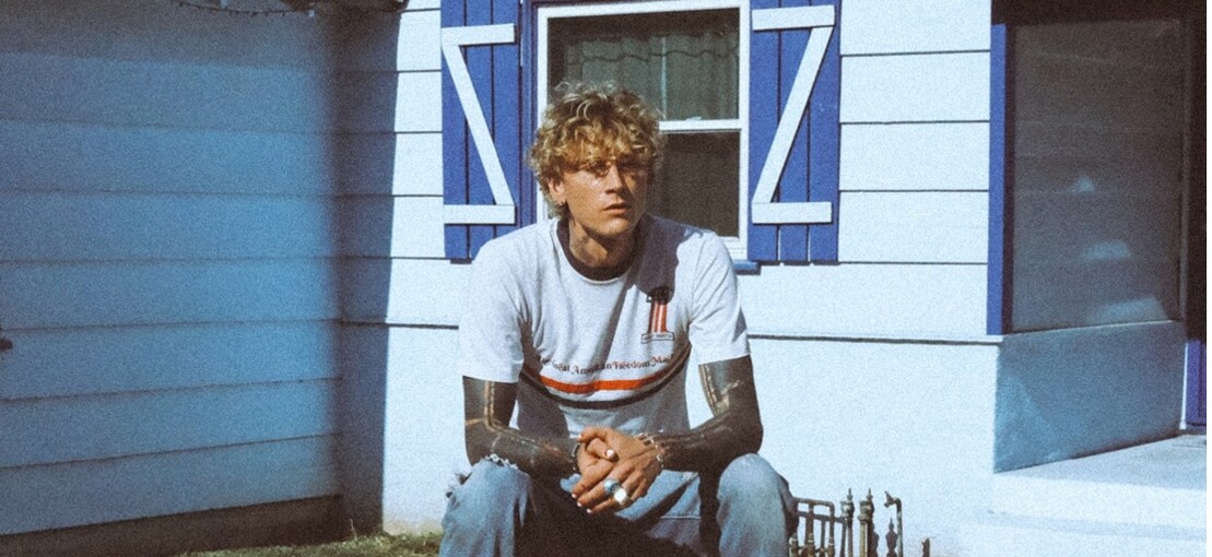 Obrázek k článku GLOSA: Reparát v Praze? Napravený průšvihář Machine Gun Kelly se vrací