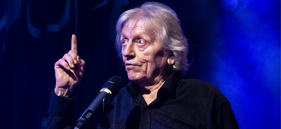 Obrázek k článku GLOSA: Když fanynky přejí Václavu Neckářovi smrt