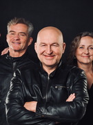 Náhledový obrázek k článku RECENZE: Nevěř pankáčovi nad čtyřicet. Drzosti Tří sester ubývá, pivo zůstává