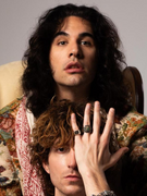 Náhledový obrázek k článku GLOSA: Stanley a Simmons z Kiss můžou mít radost. Jejich synové se s kapelou potatili