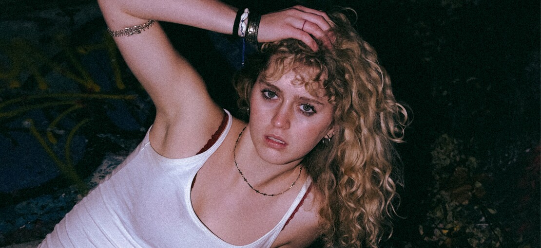 Obrázek k článku PREMIÉRA: Závislost na intenzitě. Kaya v novém singlu zpívá o zničující lásce