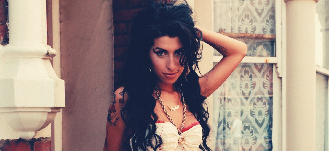 Obrázek k článku Před patnácti lety Amy Winehouse vládla britskému trhu. Připomeňte si Back to Black