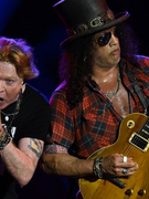 Náhledový obrázek k článku Rock for People zabalili Guns N' Roses. Axl drhne, kapela maká