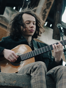 Náhledový obrázek k článku ZRECENZUJEME VŠECHNO: Jakub Eden hypnotizuje houslemi i synťáky