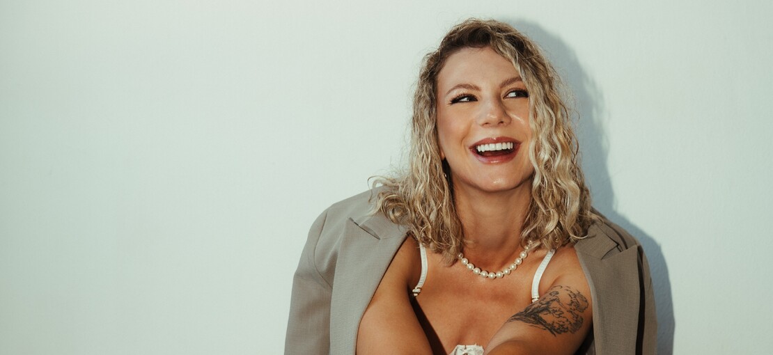 Obrázek k článku GLOSA: Odvážná Lenny. Má šťávu, i když řádí v prázdné zasedačce