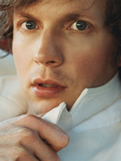 Náhledový obrázek k článku RECENZE: Jako dopis psaný šeptem. Beck přezpíval písně plné smutku