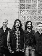 Náhledový obrázek k článku Příběh nových Foo Fighters. Po smrti kamaráda se kapela učí znovu usmívat