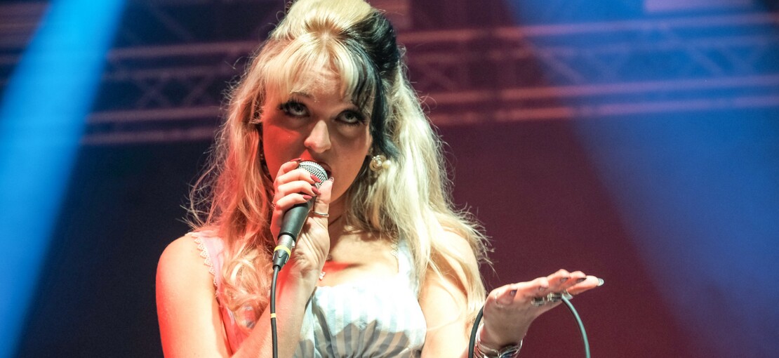 Obrázek k článku Střípky radosti z Rock for People. Luvcat byla děsivě okouzlující