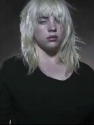 Náhledový obrázek k článku VIDEO: Billie Eilish se nedá přejet. Má totiž dohodu o mlčenlivosti