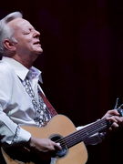 Náhledový obrázek k článku NAŽIVO: Výjimečný Tommy Emmanuel. Kytarou učaroval Pražskému hradu