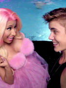 Náhledový obrázek k článku Bieberovi je znovu osmnáct. Po Coachelle boří hitparádu s Nicki Minaj