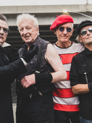 Náhledový obrázek k článku RECENZE: Legendy The Damned se vrací ke kořenům.  Voní hřbitovem i benzinem