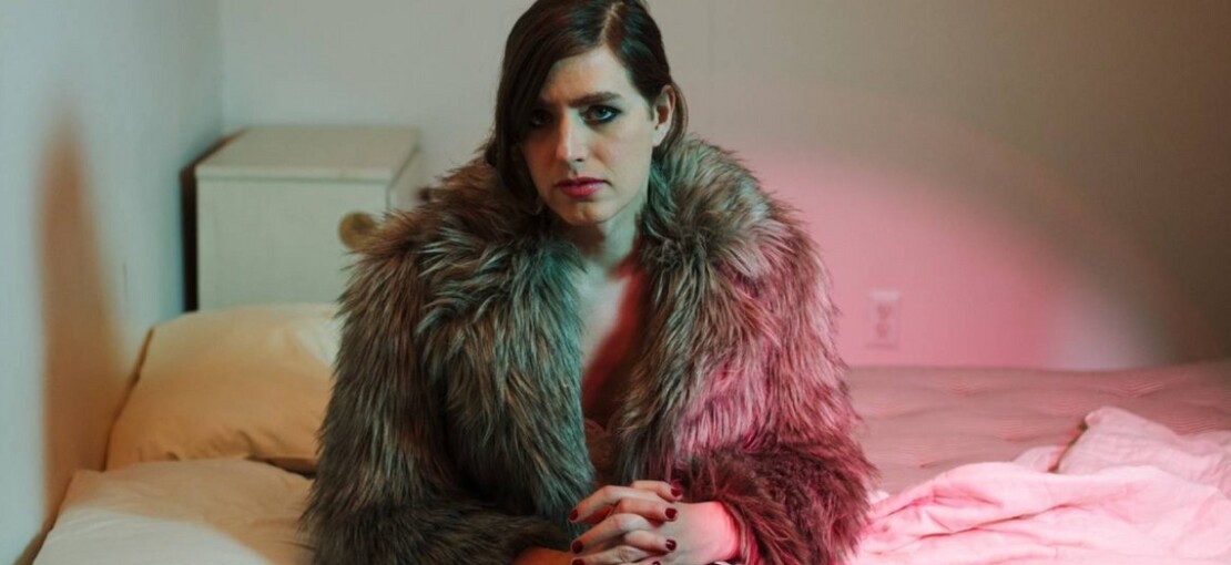 Obrázek k článku Ezra Furman málem rabínem. Teď rozparádí Prahu na vlnách Vltavy