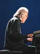 Náhledový obrázek k článku S posvěcením mistra. Philip Glass Ensemble přivezou ten nejvěrnější minimalismus