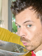 Náhledový obrázek k článku RECENZE: Harry Styles se protančil ke všednosti. Milé, ale bez úderu