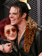 Náhledový obrázek k článku „Bůh žehnej rocku a Ozzymu.“ Yungblud získal svou první Grammy za Changes