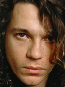 Náhledový obrázek k článku Talent Michaela Hutchence zářil krátce. První desku s INXS vydal před 45 lety