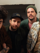 Náhledový obrázek k článku PREMIÉRA: Chrpy drží Stráž. Český pop punk na cestě k cenám a aréně