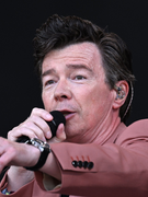 Náhledový obrázek k článku RECENZE: Rick Astley vzdává poctu Motownu. Pořád umí skládat dobrý pop