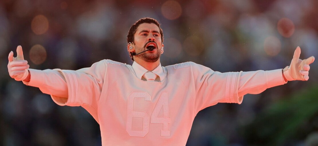 Obrázek k článku GLOSA: Rok Bad Bunnyho. Super Bowl ovládl z cukrové třtiny. Radostí a láskou nakrkl Trumpa