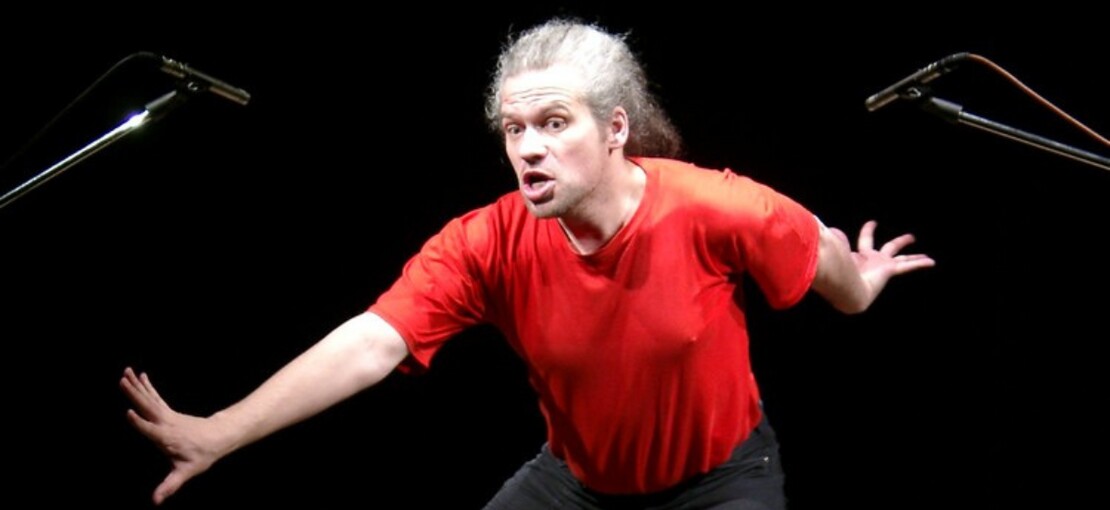 Obrázek k článku Festival MikuLOVE sází na „nepopulární“ scénu. Láká i na fyzické básnictví Petra Váši