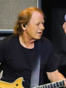 Náhledový obrázek k článku Kytarista AC/DC skončil v nemocnici. „Těší se na pódium,“ vzkazuje kapela