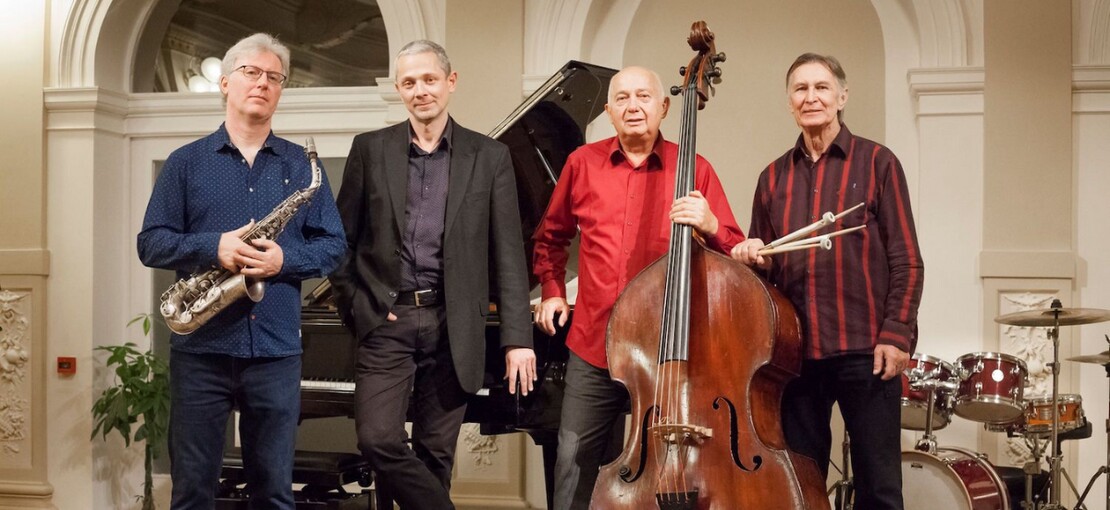 Obrázek k článku RECENZE: Basa Františka Uhlíře zpívá a laskavě se ohlíží za životem