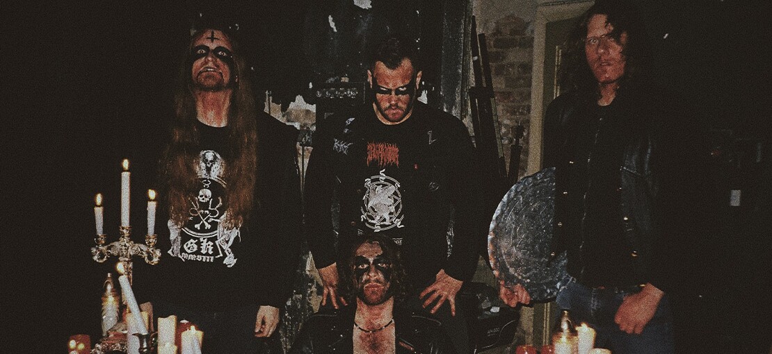 Obrázek k článku Hniloba, death metal a drogy. Debut skupiny Můra překvapivě nadchnul Ameriku