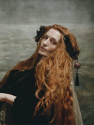 Náhledový obrázek k článku RECENZE: Taneční mor vrátil divožence Florence + The Machine  sílu a nespoutanost