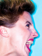 Náhledový obrázek k článku RECENZE: Mucha natočila manuál pro matky, rockerky  i jiné vyznavačky destrukce