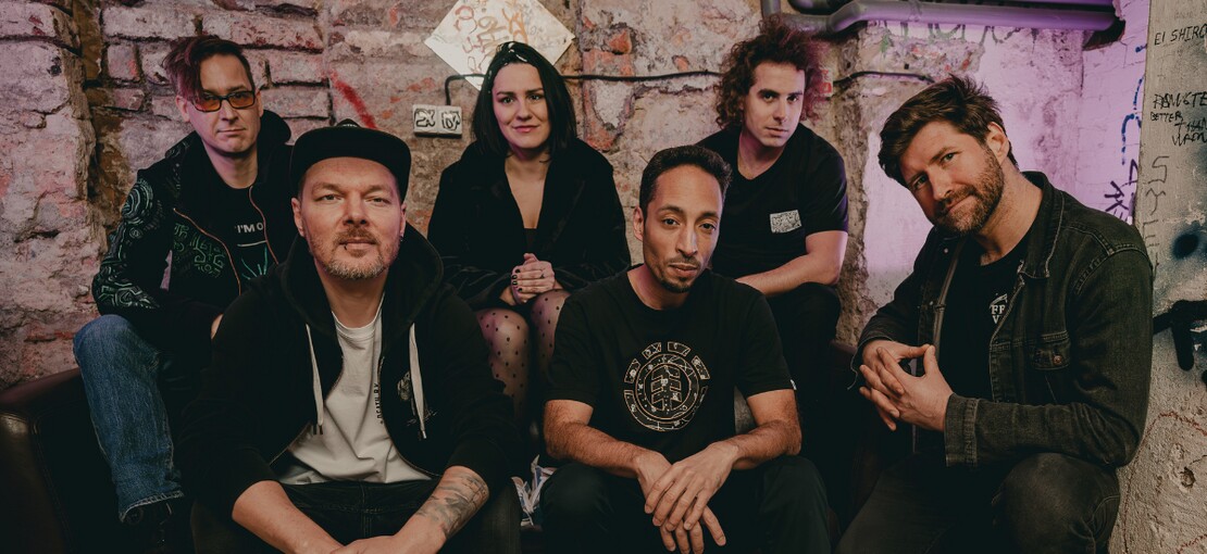 Obrázek k článku Příběh českých ska-coristů Jet8. Dvacet let punku s dechama i společný song s Dog Eat Dog