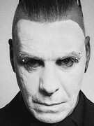 Náhledový obrázek k článku Frontman Rammstein Till Lindemann byl zatčen v Rusku. Prý porušoval hygienická pravidla