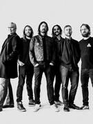 Náhledový obrázek k článku Foo Fighters po smrti bubeníka Taylora Hawkinse ruší všechny koncerty