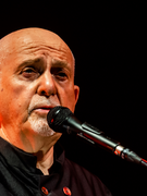 Náhledový obrázek k článku Z PRVNÍ ŘADY: Euforie. Peter Gabriel se po devíti letech vrátil na pódia