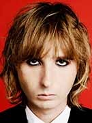 Náhledový obrázek k článku Sláva kytarovému riffu! Příběh Thomase Raggiho, který i Eurovizi naučil rokenrolu