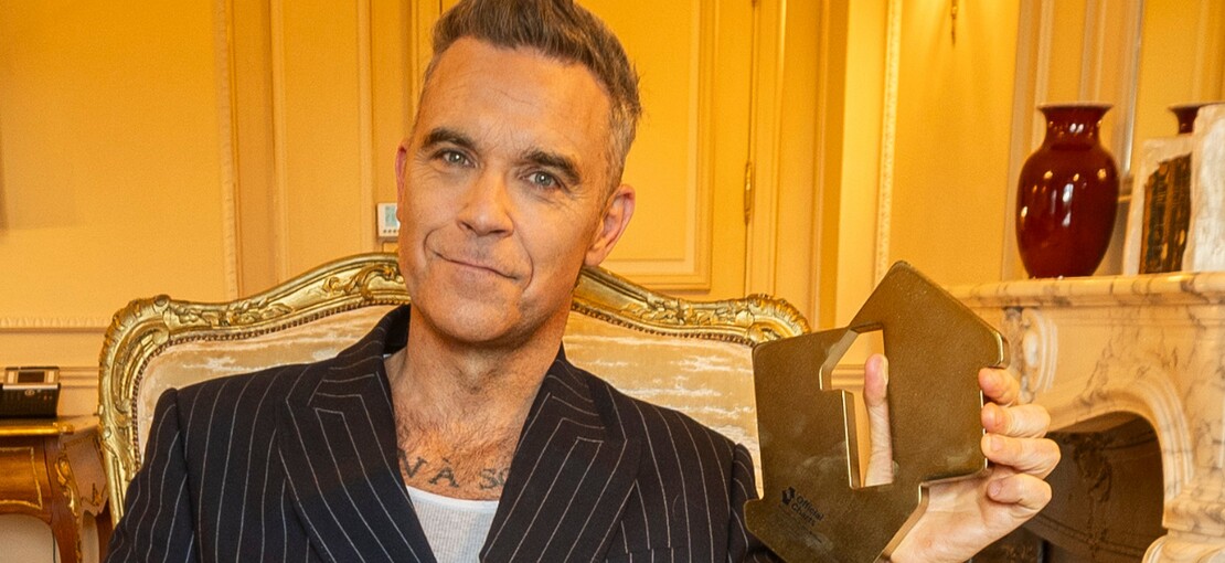 Obrázek k článku ALBUM MĚSÍCE: Překvapení Robbieho Williamse. Britskou hitparádu pokořil devadesátkami