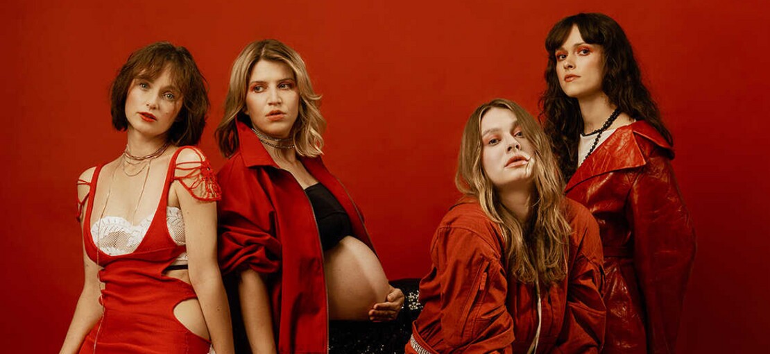 Obrázek k článku Peklo vánočních písní #1: Pojďme se milovat, vzývá Vesna protiválečného Ježíška