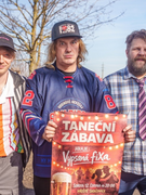 Náhledový obrázek k článku PREMIÉRA: Vypsaná fixa odhalila název desky. Z Jiřího Hrdiny je v klipu jezeďák