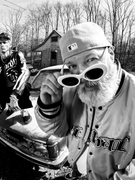 Náhledový obrázek k článku GLOSA: MGK a Fred Durst si v překvapivém společném songu kopli do Yungbluda