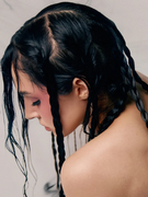 Náhledový obrázek k článku Z popové panenky metalovou hvězdou. Poppy míří do Prahy