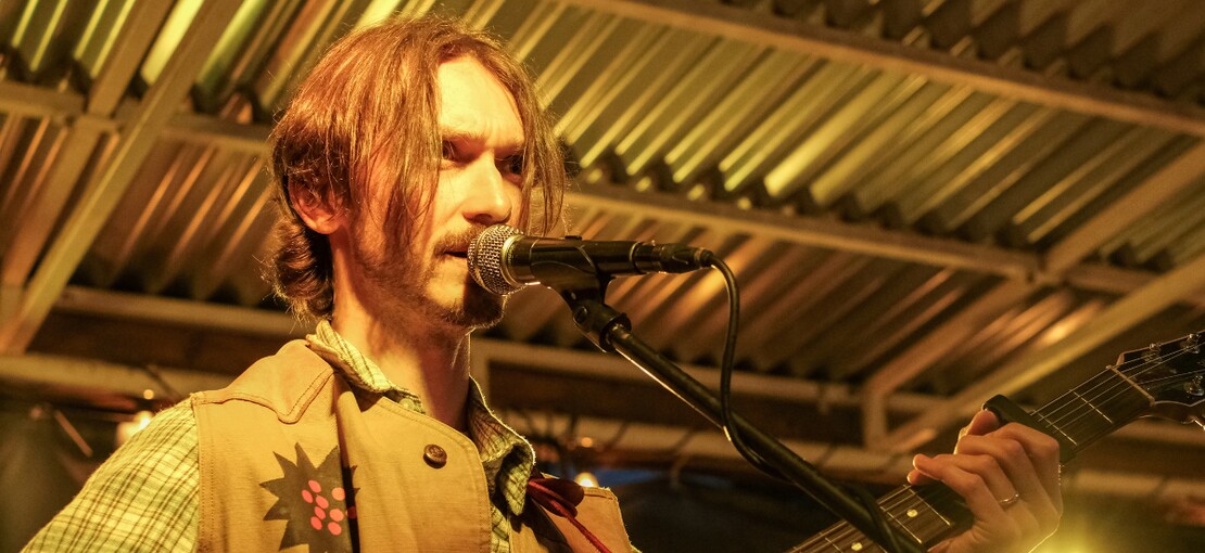 Obrázek k článku Alois Göbel zahalil Headliner Ponton křehkou krásou. Atomy nevadí nabíjely energií