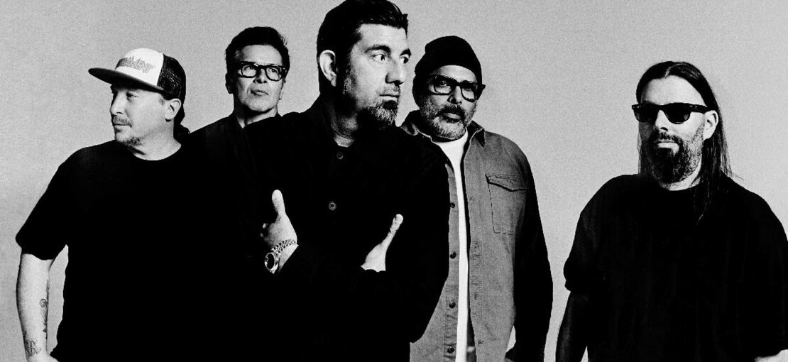 Obrázek k článku RECENZE: Poslech Deftones je jako svlékání kůže. Bolestivé, nutné a krásné zároveň